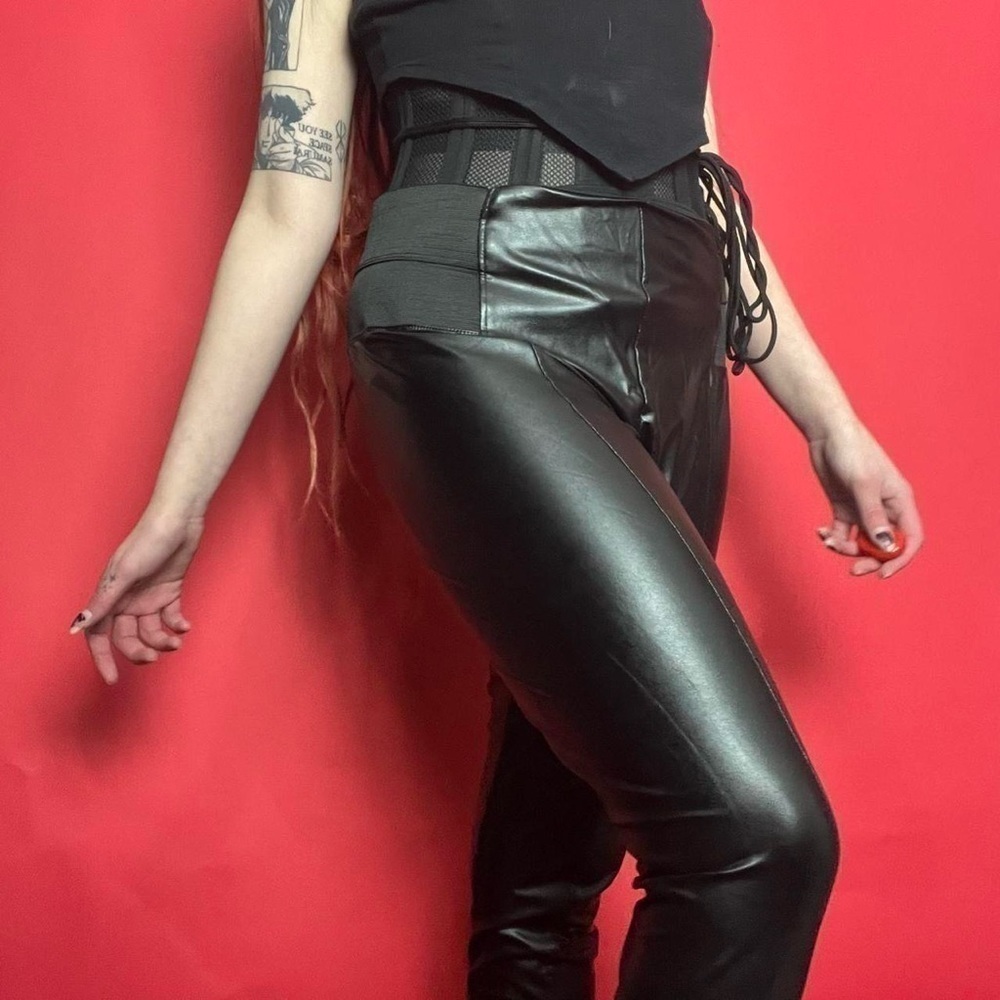High waisted faux leather pants 🖤🖤​​​​​​​​​​​​​​​​​​​